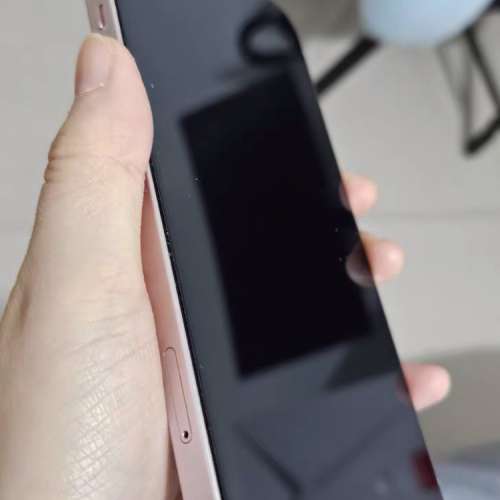 Apple iPhone 13 512G  5G 功能全部正常運作，電池效能99 %，電池良好，已貼貴價玻...