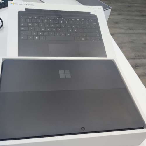Surface Pro 9  i5-1235U極新淨罕有型仔黑色機好似新機一樣仲有保養，有盒火牛仲全...