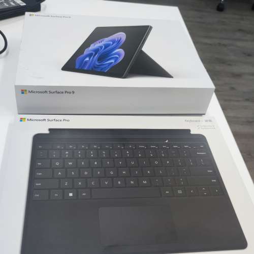Surface Pro 9  i5-1235U極新淨罕有型仔黑色機好似新機一樣仲有保養，有盒火牛仲全...