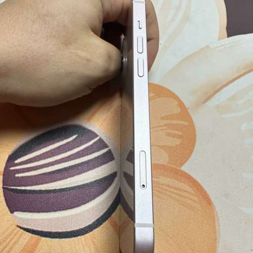 iPhone 13 512G  5G 功能全部正常運作，電池效能99 %，電池良好，已貼貴價玻璃鋼化...