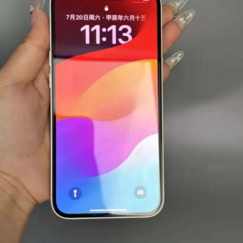 Apple iPhone 13 512G ， 6.1寸大螢幕，電池效能98 ％，功能全部正常運作，已貼貴價...