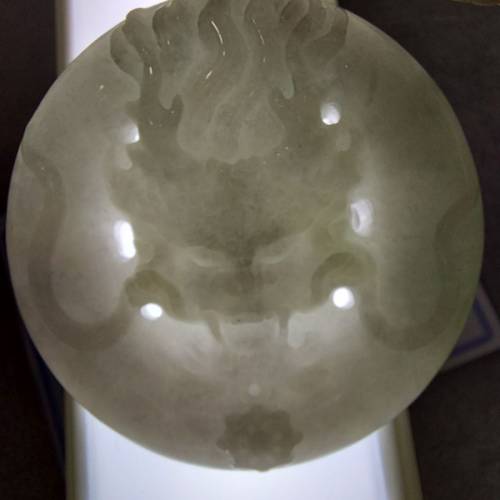 翡翠A 。雙面雕刻。紫龍掛牌。