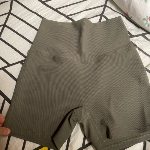 Islahola  cross back yoga pants 瑜珈短褲