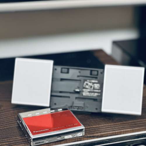 出售panasonic md播放機一部,跟座枱到喇叭,機身取出後,可當隨身機使用,型號Sj-mj55,...