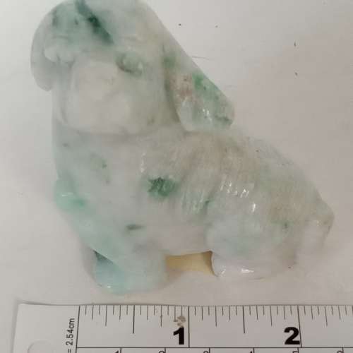 清理存貨買一送一，翡翠A玉約三吋高狗仔擺件，每件698元，現清貨買一送一，兩件現...