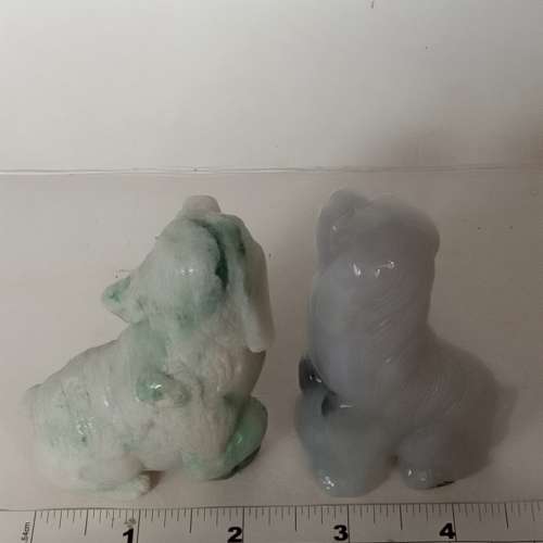 清理存貨買一送一，翡翠A玉約三吋高狗仔擺件，每件698元，現清貨買一送一，兩件現...