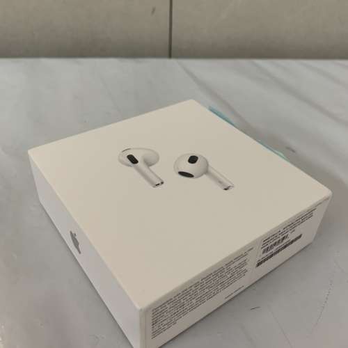 99%New Apple AirPods 3 (3rd generation) with MagSafe Charging Case 保到3-8-2025