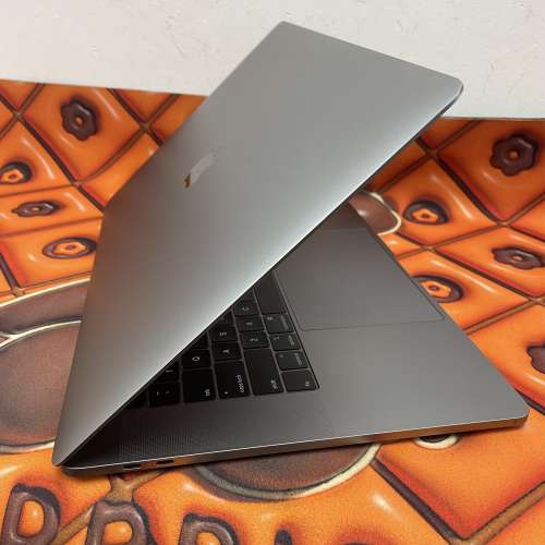 (超抵15寸i7超靚質素) APPLE Macbook Pro 2018 ver Retina i7 2.2/16gb ram/256 SS...