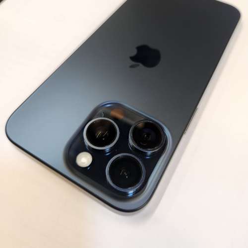 IPhone 15 Pro Max 行機藍色1tb 原廠保養到2024年10月6日 電池健康度93% 機身非常新淨