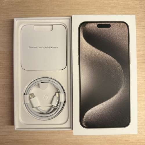 售95%新港行iPhone 15 Pro Max 原鈦金256GB