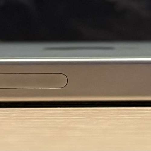 售95%新港行iPhone 15 Pro Max 原鈦金256GB