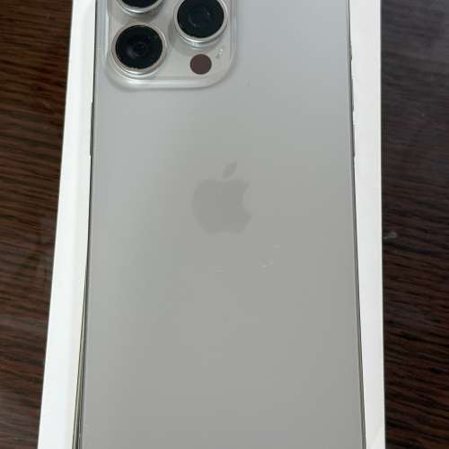 iPhone 15 pro max 256G 鈦金屬(仍有11個月APPLE CARE+,剛在APPLE換新MON)