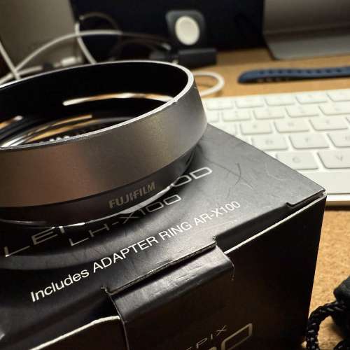 LH-X100 原廠 X100 lens hood 及 adaptor ring (裝filter 用）
