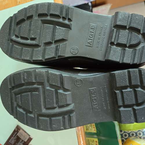 出售接近全新Aigle水Boot