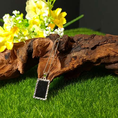 銀鑲墨翠無事牌(長菱邊)