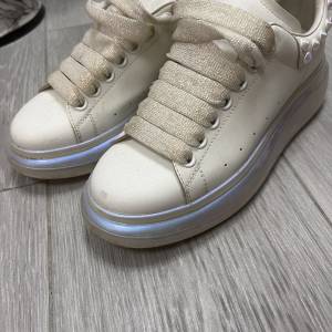 Alexander McQUEEN 37 閃粉鞋帶 釘面膠底 波鞋 女裝