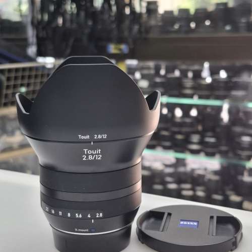 ZEISS TOUIT DISTAGON 12MM F2.8 T* LIKE NEW FUJIFILM X MOUNT