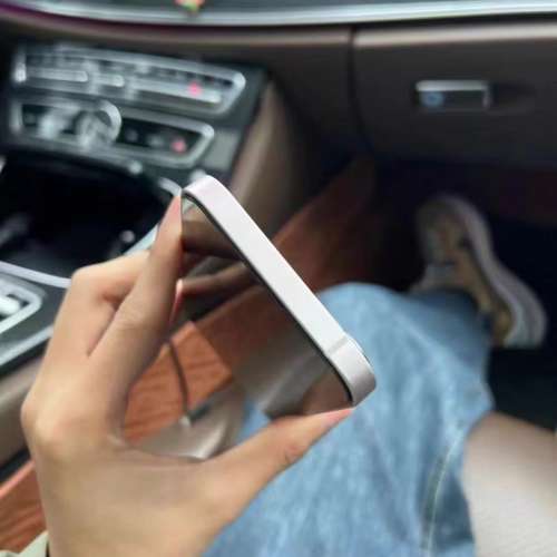 Apple iPhone 13 512G  5G 功能全部正常運作，電池效能100 %，電池良好，已貼貴價玻...