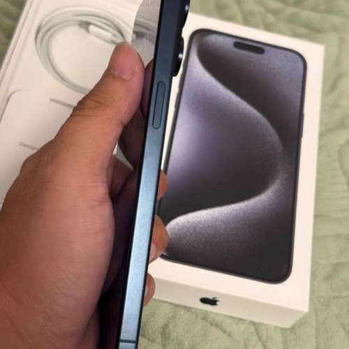 iPhone 15 pro max 256G 港行，新淨冇花，同新機冇乜分別，電池效能100，有盒全套f...