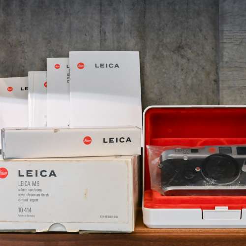 Leica M6 Classic Silver Like-New with Full Packing
