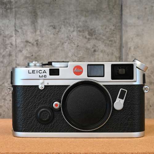 Leica M6 Classic Silver Like-New with Full Packing