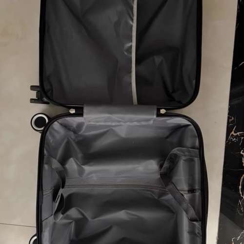 全新行李箱