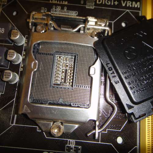 ASUS H81M-PLUS Micro-ATX主機版 (windows10Pro啟用碼) Socket 1150