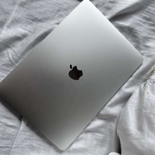 MacBook Pro 13” intel i7 2.5GHz/16gb Ram/256ssd/Silver銀色（2017）
