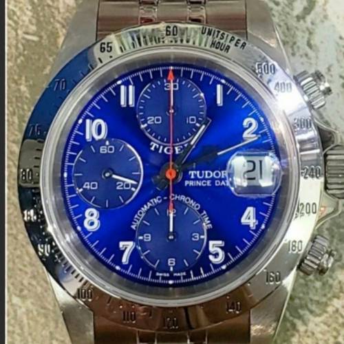 超美真品.99%NEW近全新.靚靚閃爍放射紫藍色DIAL.完美無暇精鋼外圈.有“TIGER”字
T...