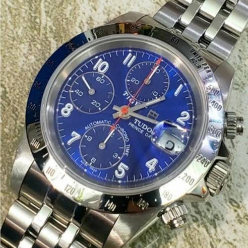 超美真品.99%NEW近全新.靚靚閃爍放射紫藍色DIAL.完美無暇精鋼外圈.有“TIGER”字
T...