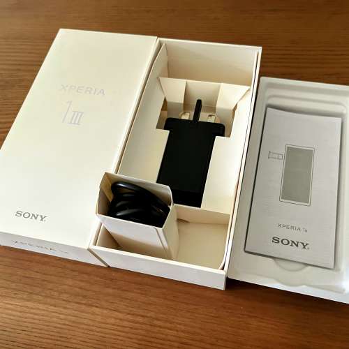 Sony Xperia 1 III (12+256GB) 送 SPIGEN Rugged Armor 保護殼 + 磁吸無線充電圈