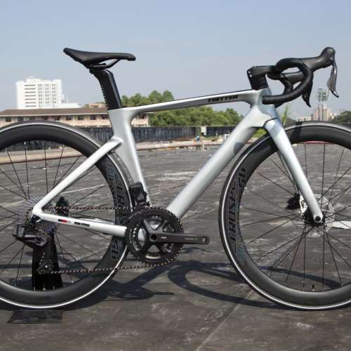 騅特 TWITTER R12 PRO 電變26速碟剎碳纖維公路車 送水架前後蛙燈