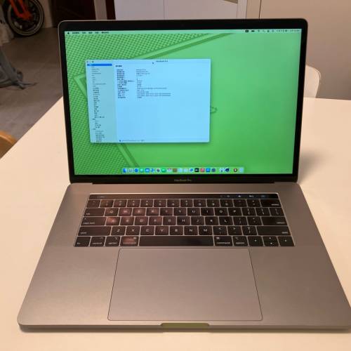 Macbook Pro 2019 15” (i9 / 32gb ram / 500gb SSD / 560x GPU with 4gb) 7成新 屏...