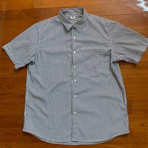 新淨Uniqlo 男裝藍色條子短袖恤衫 Men’s Navy Stripes Shirt (Short Sleeve)