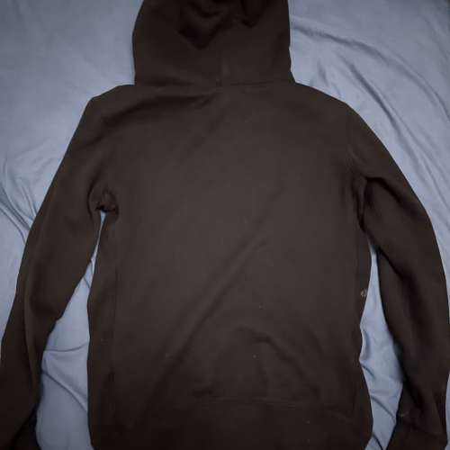 underground黑色皮帶絨帽衛衣  帶絨帽關係衣領位比一般衛衣企身 造成企領效果 衣服...