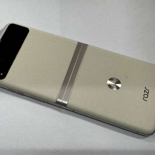 日本版 SOFTBANK MOTOROLA Razr 40s 5G 8+256GB SIM FREE 摺機