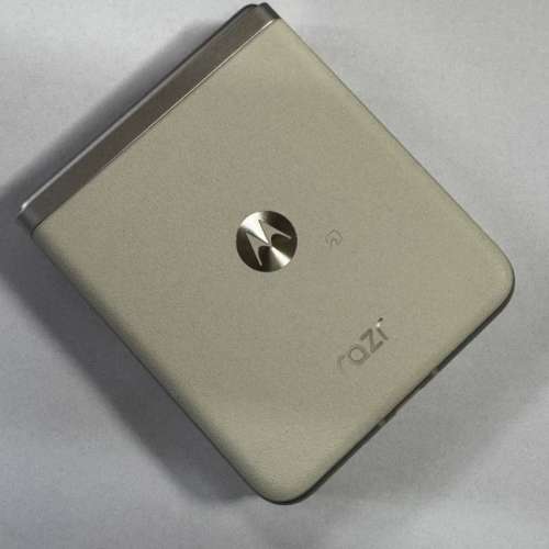 日本版 SOFTBANK MOTOROLA Razr 40s 5G 8+256GB SIM FREE 摺機