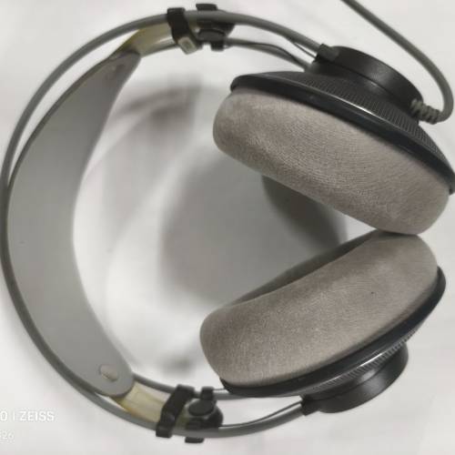 AKG  K601
