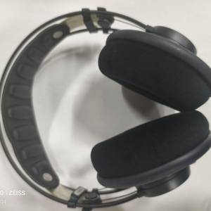 AKG K702