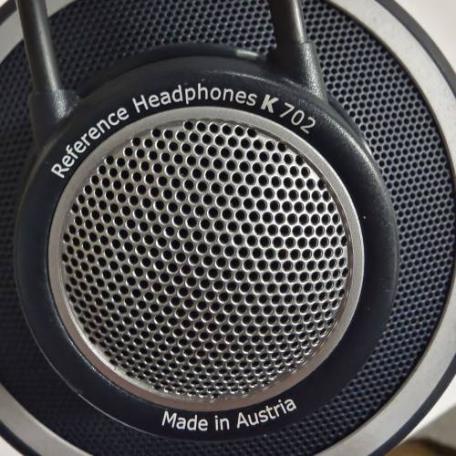 AKG K702