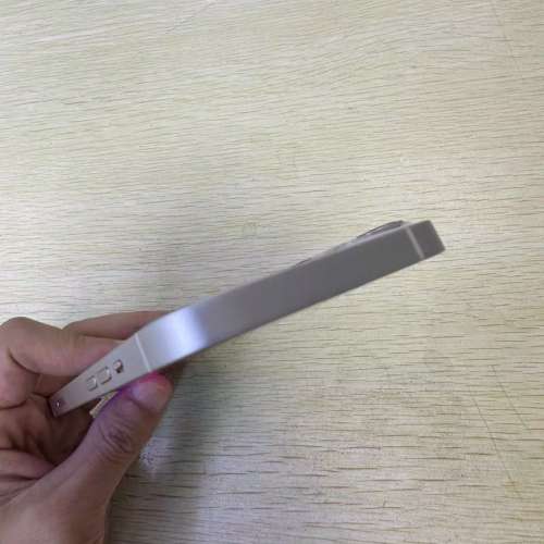 iPhone 13 512G ，電池效能86 %，換機放售，已貼上原裝鋼化Mon及贈送全新手機套。