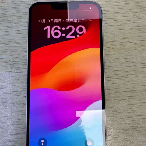 iPhone 13 512G 白色 電池效能86 %，換機放售，已貼上原裝鋼化Mon及贈送全新手機套。