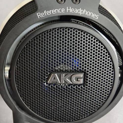 AKG K812