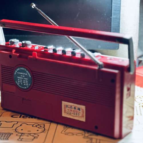 出售corona cr-560手提cassette機 －部，靚色，收音機正常，cassette可播，但轉速慢...