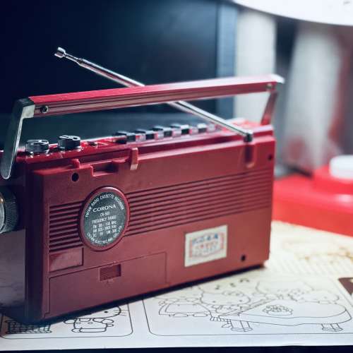 出售corona cr-560手提cassette機 －部，靚色，收音機正常，cassette可播，但轉速慢...