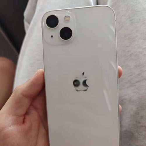 iPhone 13 512G  星光色，電池效能86 %，換機放售，已貼上原裝鋼化Mon及贈送全新手...
