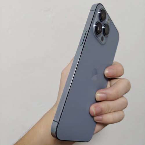 iPhone13 Por Max 1tb電池效能98 % ，跟一個全新原裝玻璃貼同埋一個手機套！