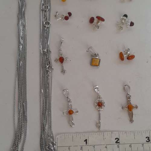 歐洲進口天然琥珀純銀耳環/吊咀，每件100元，兩件起八折，一手全部五折， 每個加送...