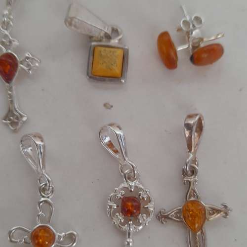 歐洲進口天然琥珀純銀耳環/吊咀，每件100元，兩件起八折，一手全部五折， 每個加送...