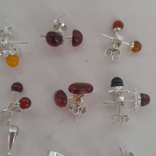 歐洲進口天然琥珀純銀耳環/吊咀，每件100元，兩件起八折，一手全部五折， 每個加送...